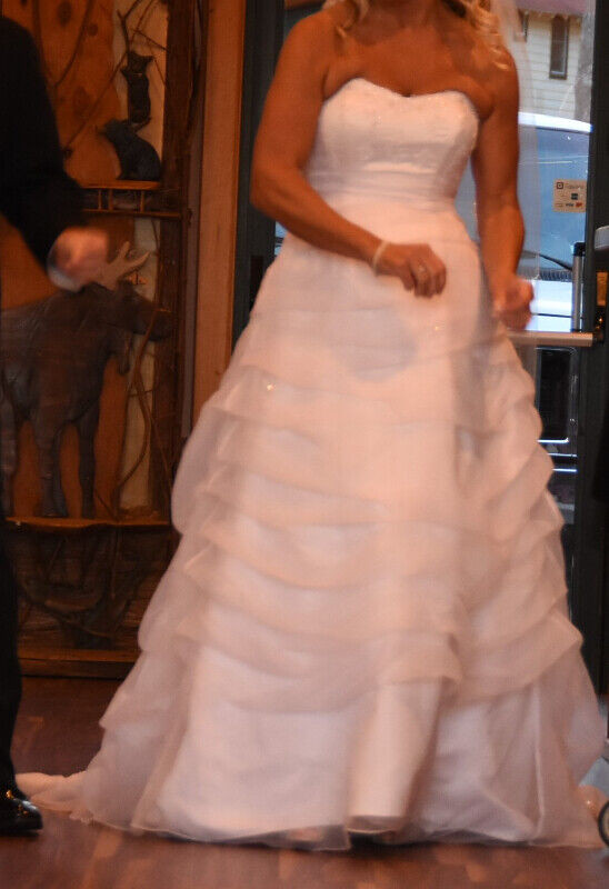 Wedding Dress for Sale in Wedding in Cole Harbour - Image 2