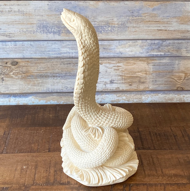RARE FIND  HIGHLY COLLECTIBLE EGYPTIAN WHITE COBRA STATUE in Arts & Collectibles in Moose Jaw - Image 3