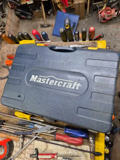 This is a Brand New Mastercraft Air tools Complete set $120 See pics Location Mattawa Area But, I wo...