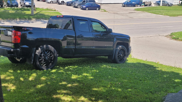 22" 6x139 rims and like new tires maybe 3000kms use in Tires & Rims in Oshawa / Durham Region - Image 3