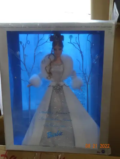 The box of this Holiday Visions Barbie is wonderful. Has 3 languages on it. Window on the lower part...