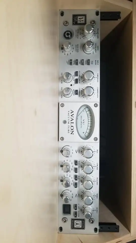Avalon 737 preamp in Pro Audio & Recording Equipment in Saskatoon - Image 2