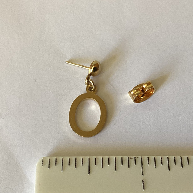 Single Gold Toned Dangle Drop Pierced Earring in Jewellery & Watches in Winnipeg - Image 3