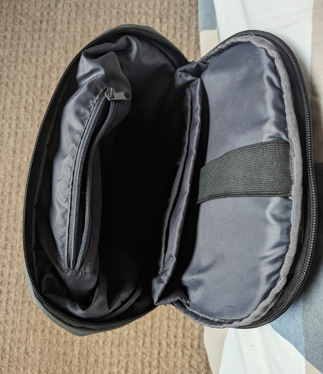 Small Daypack/Laptop Bag dans Accessoires pour portables  à Ouest de l’Île - Image 3