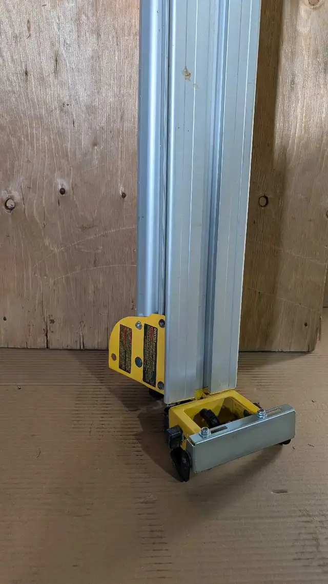 DeWalt DW7232 Miter Saw Stand in Power Tools in Calgary - Image 3