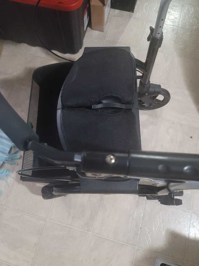Used Walker good condition  in Health & Special Needs in Edmonton - Image 2