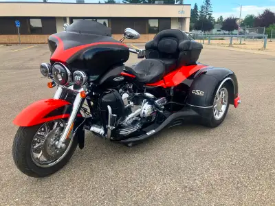 This 2007 Harley-Davidson trike features a high-quality CSC conversion, installed in 2015, offering...