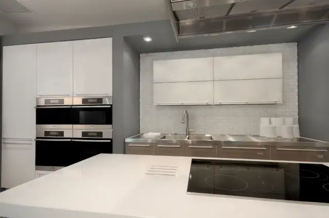 Modern Kitchen - Showroom Display Sale62864364268035121