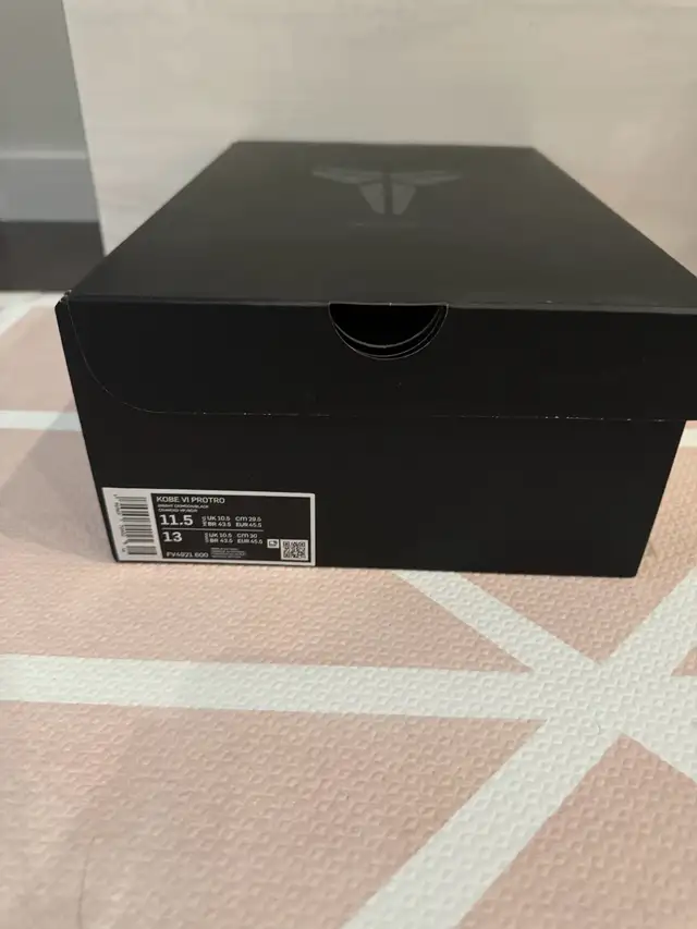 DS/Brand New Nike Kobe 6 Reverse Grinch Sz 11.5 i in Men's Shoes in Markham / York Region - Image 8