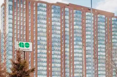 1000 sq ft 2 bed 1 bath Condo- TL Kennedy school/Cooksville Go
