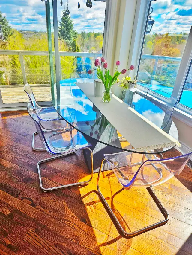 Glass Dinning table  in Dining Tables & Sets in Markham / York Region - Image 3