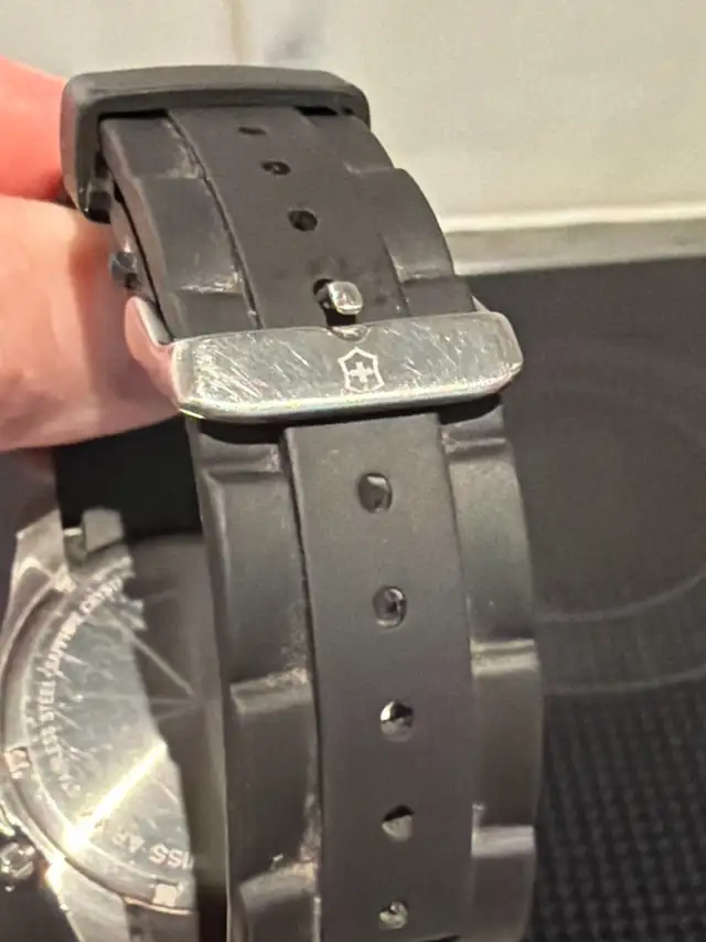 Victorinox Swiss Army Maverick GS Dual Time Men's Watch in Jewellery & Watches in City of Montréal - Image 7