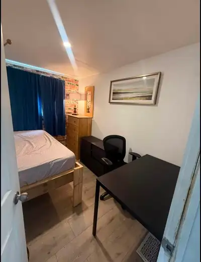 Room private for rent a 600 Available November 1, furnished Someone comes to clean and take out the...