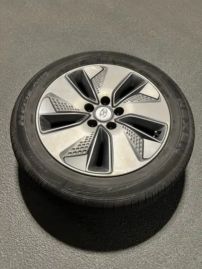 Excellent deal on rims and tires. Rims used over 4 years and in good condition. Excellente offre sur...