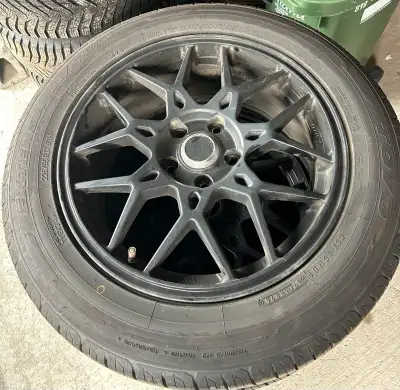 Off a Acura TLX Size: 225/55R17 Center Bore / Hub Bore: 64.1 mm Bolt Pattern: 5x114.3 Tire Tread: 10...