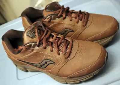Saucony men’s brown shoes size 9 near mint, View more