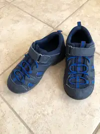 Boys size 1 sneakers - in great condition 
