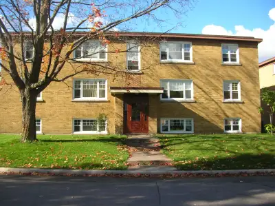 Renovated 2bdrm - Lockhart Estates (Westboro) - $1900 - JULY 1