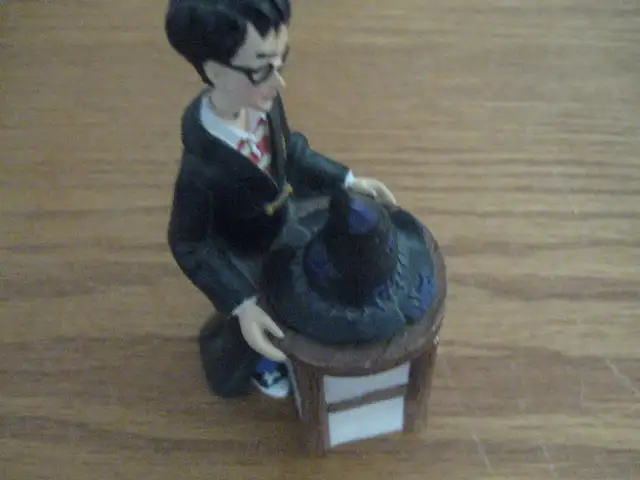 Harry Potter Collectible Figure in Arts & Collectibles in Kelowna - Image 3