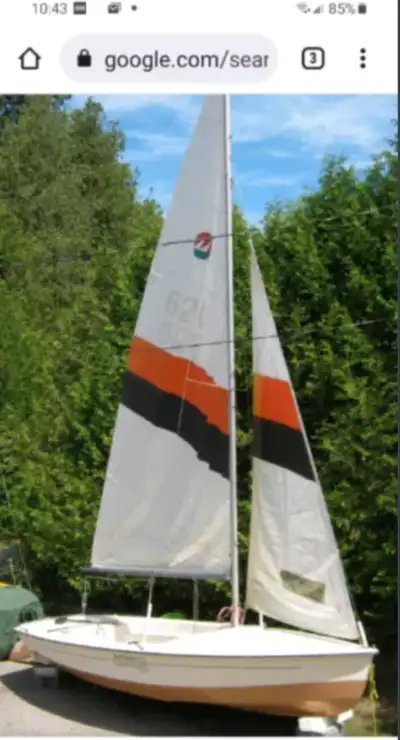 Dériveur Mistral16 (1982) prêt pour navigation. Inclus: grande voile, genois sur dérouleur, tous les...