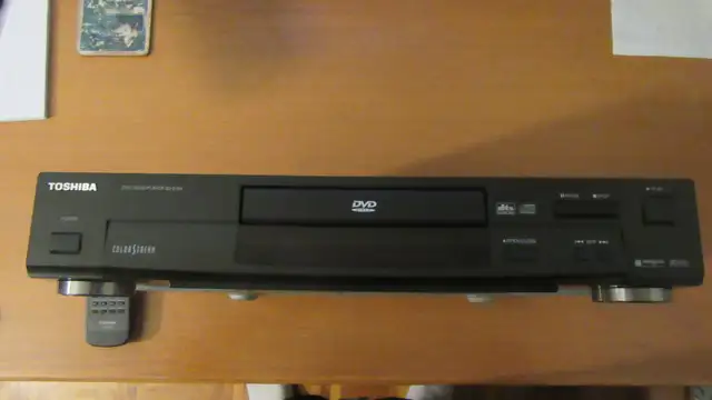 Toshiba SD-2109 DVD Player in Video & TV Accessories in Victoriaville - Image 3