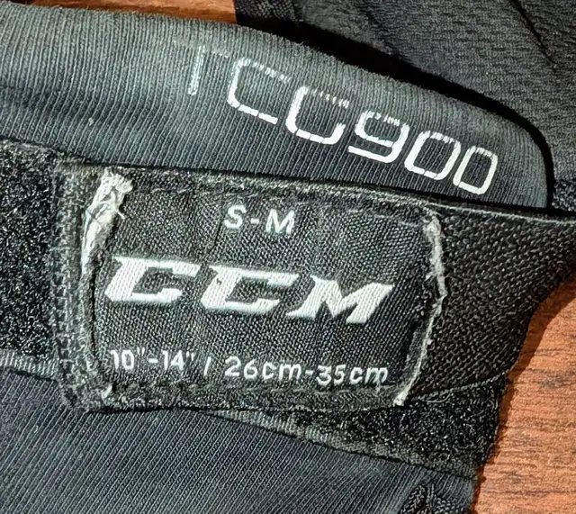 Goalie Equipment  in Hockey in Markham / York Region - Image 9
