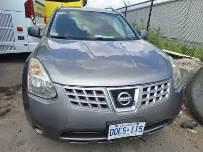 This reliable used Nissan Rogue SUV features a spacious interior, a smooth automatic transmission, a...