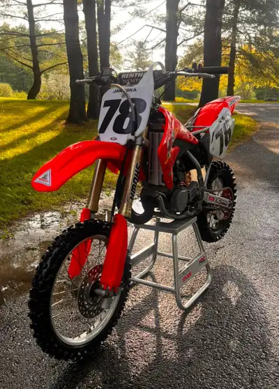 Fully restored as a project with my kid. Bike is in new condition and runs perfectly. New OEM cranks...