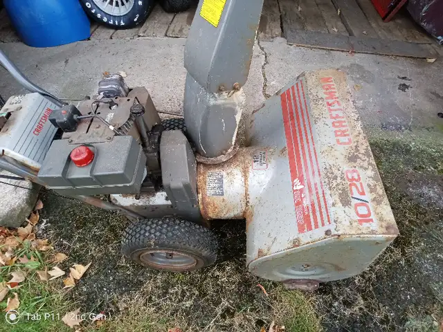TOUGH 10HP 28" SNOWTHROWER SNOWBLOWER in Snowblowers in Belleville - Image 9