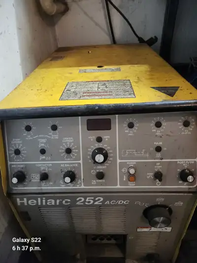 soudeuse tig ac/dc, haute frequance fonctionne tres bien avec petal et nouvelle torche CK. Peut auss...