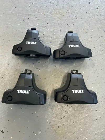 Thule foot pack 480r Like new. Fit kit 1837 also available.