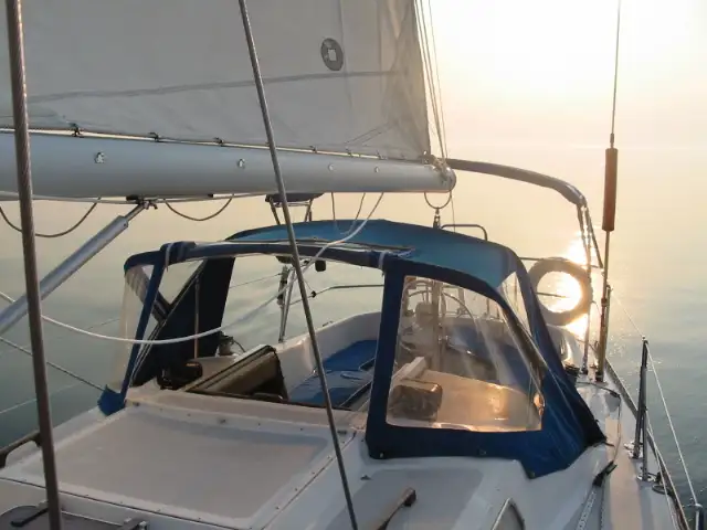 1981 Hughes columbia 10.7, 35 feet, sailboat in Sailboats in London - Image 7