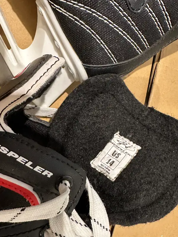 Hespeler - Hockey Skates for Junior / Youth - Size US J4 in Skates & Blades in Markham / York Region - Image 4