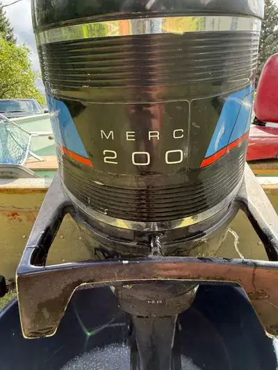 20 hp merc 200. Great motor, runs nice. Comes with fuel tank.