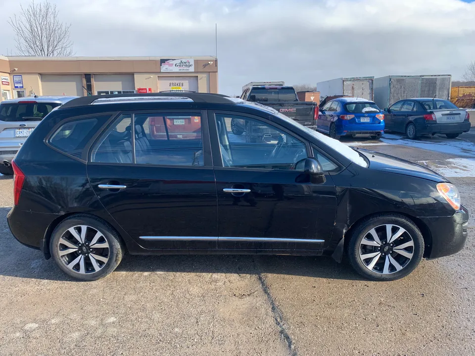 2010 kia rondo