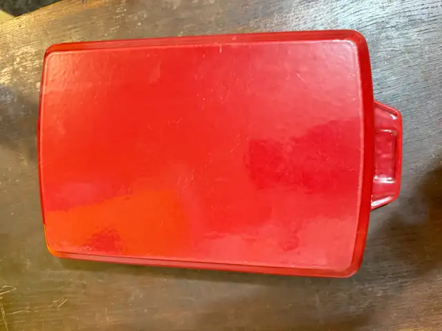 EUC Wolfgang Puck Red Enameled Cast Iron Lasagna Casserole Pan in Kitchen & Dining Wares in Oshawa / Durham Region - Image 10
