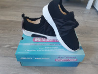 Brand New Never Worn Sketchers Sneaker Shoes Size 3