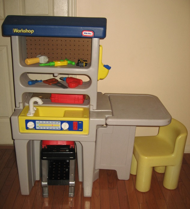 Vintage Little Tikes Workshop w/ Lift Up table and Chair in Toys & Games in City of Toronto