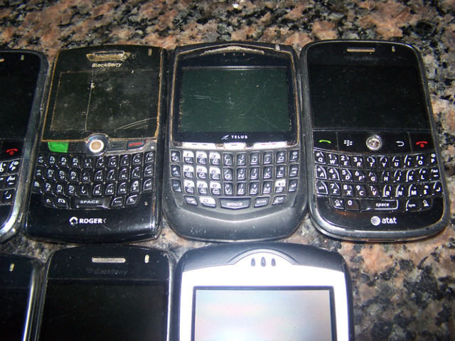 9 used blackberry cell phones in Cell Phones in Hamilton - Image 2
