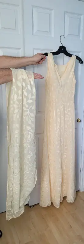 Robe de bal couleur beurre in Women's - Dresses & Skirts in Québec City - Image 3