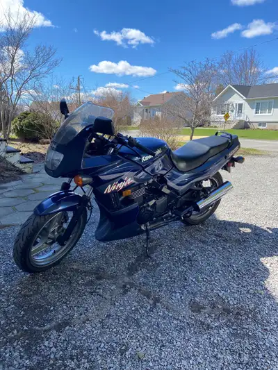 Belle moto qui marche impeccable, j’ai changé le gasket de pompe à eau qui était du et entretien fai...
