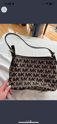  Michael Kors  purse 
