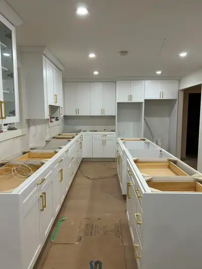 Warehouse Sale! Painted solid wood cabinets at MDF price, View more