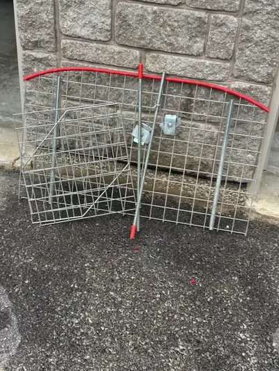 Dog cage for suv in excellent condition just used a few times.