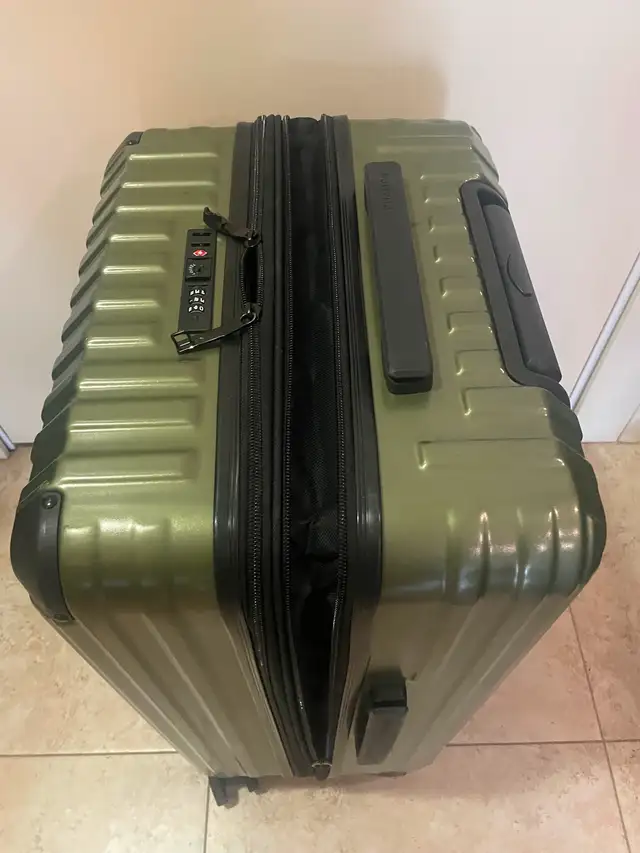 Champs 24” Polycarbonate Luggage in Bags & Luggage in Calgary - Image 6