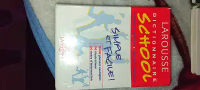 Larousse Dictionnaire, View more