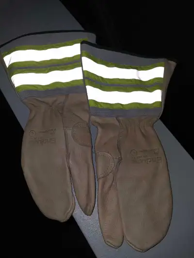 Endura lineman mits. Unlined. New, never worn. Size large. $20. Pickup near Emily Provincial Park or...