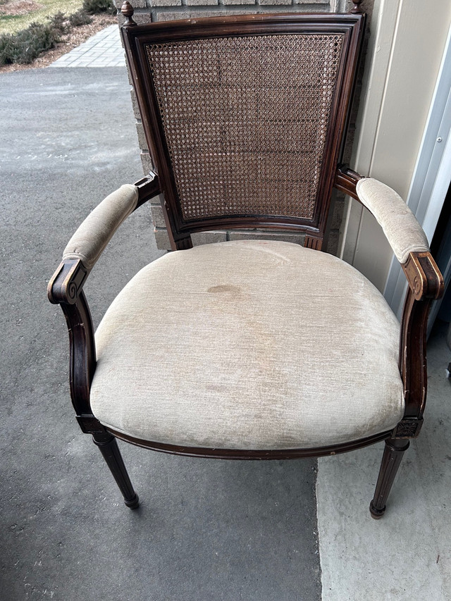 2 rattan side chairs in Chairs & Recliners in Oshawa / Durham Region - Image 2