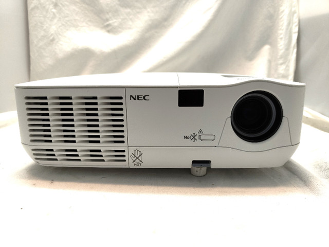 NEC NP215 XGA DLP Conference Room Projector 2500Lumens VGA 1080i in General Electronics in City of Toronto