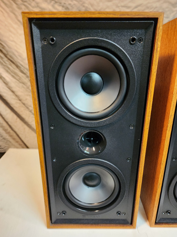 Klipsch speakers KG2.5 Medium OAK 8 ohm in Speakers in Oakville / Halton Region - Image 3